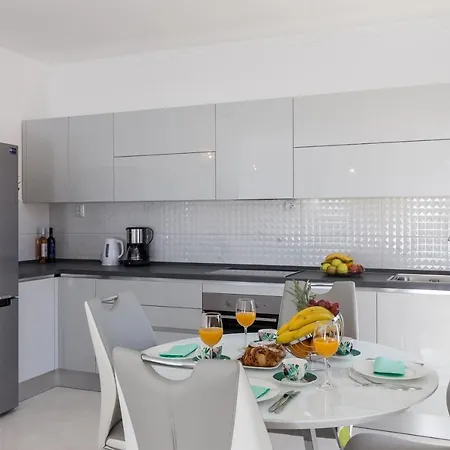 Pavlovic - Three Bedroom With Balcony And Partial Sea View Dubrovnik