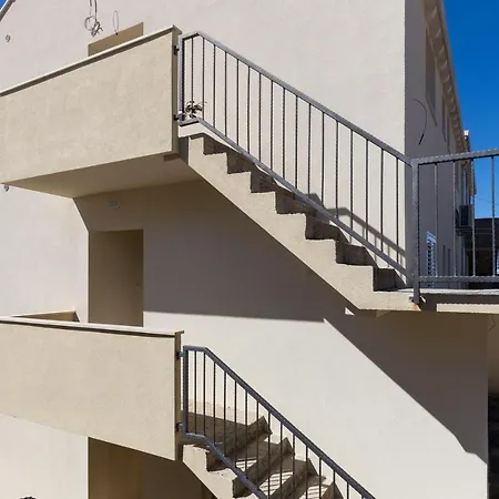 Διαμέρισμα Pavlovic - Three Bedroom With Balcony And Partial Sea View Ντουμπρόβνικ