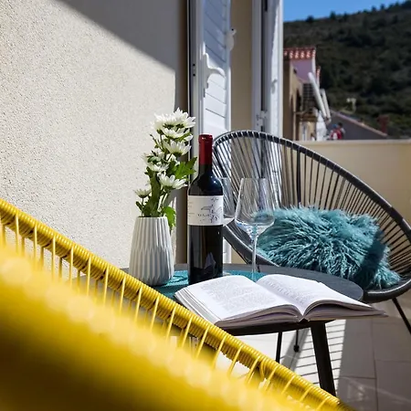Pavlovic - Three Bedroom With Balcony And Partial Sea View *